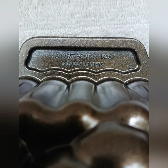 Nordic Ware Harvest Bounty Loaf Pan 6 Cups Heavy Cast Aluminum Fall Pumpkin - Picture 4 of 7